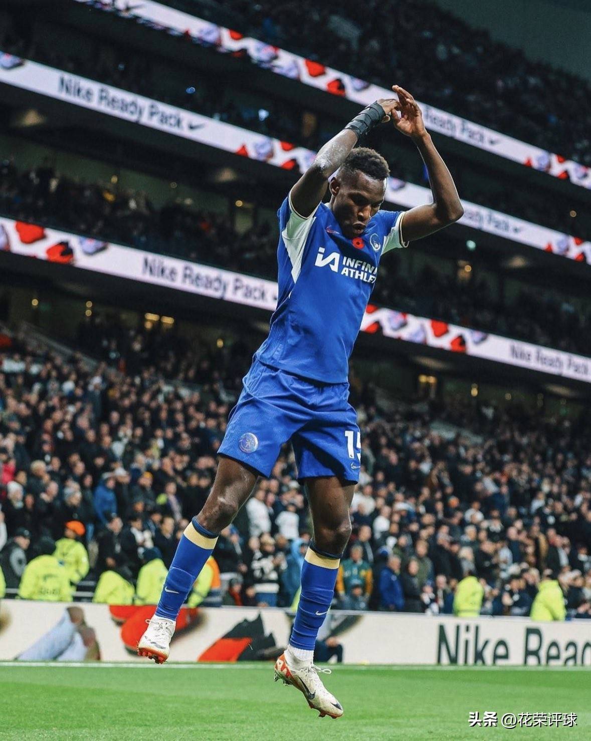 塞内加尔爆冷曼城，德容统治全场的简单介绍